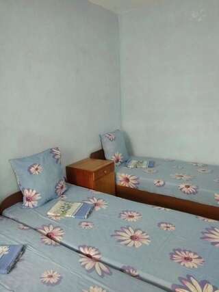 Гостевой дом RAiSA Гагра Стандартный трехместный номер-6