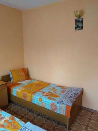 Гостевой дом RAiSA Гагра Бюджетный двухместный номер с 2 отдельными кроватями-7