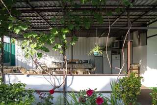 Гостевой дом RAiSA Гагра Стандартный трехместный номер-1